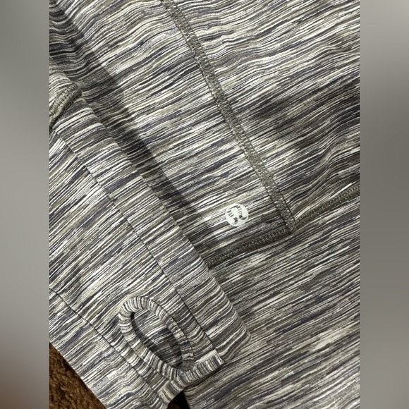 Lululemon Zip-up with Hood - Size 6 - Picture 5 of 8